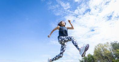 運動する女性