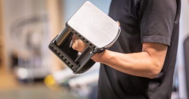 可変式ダンベルカール男性